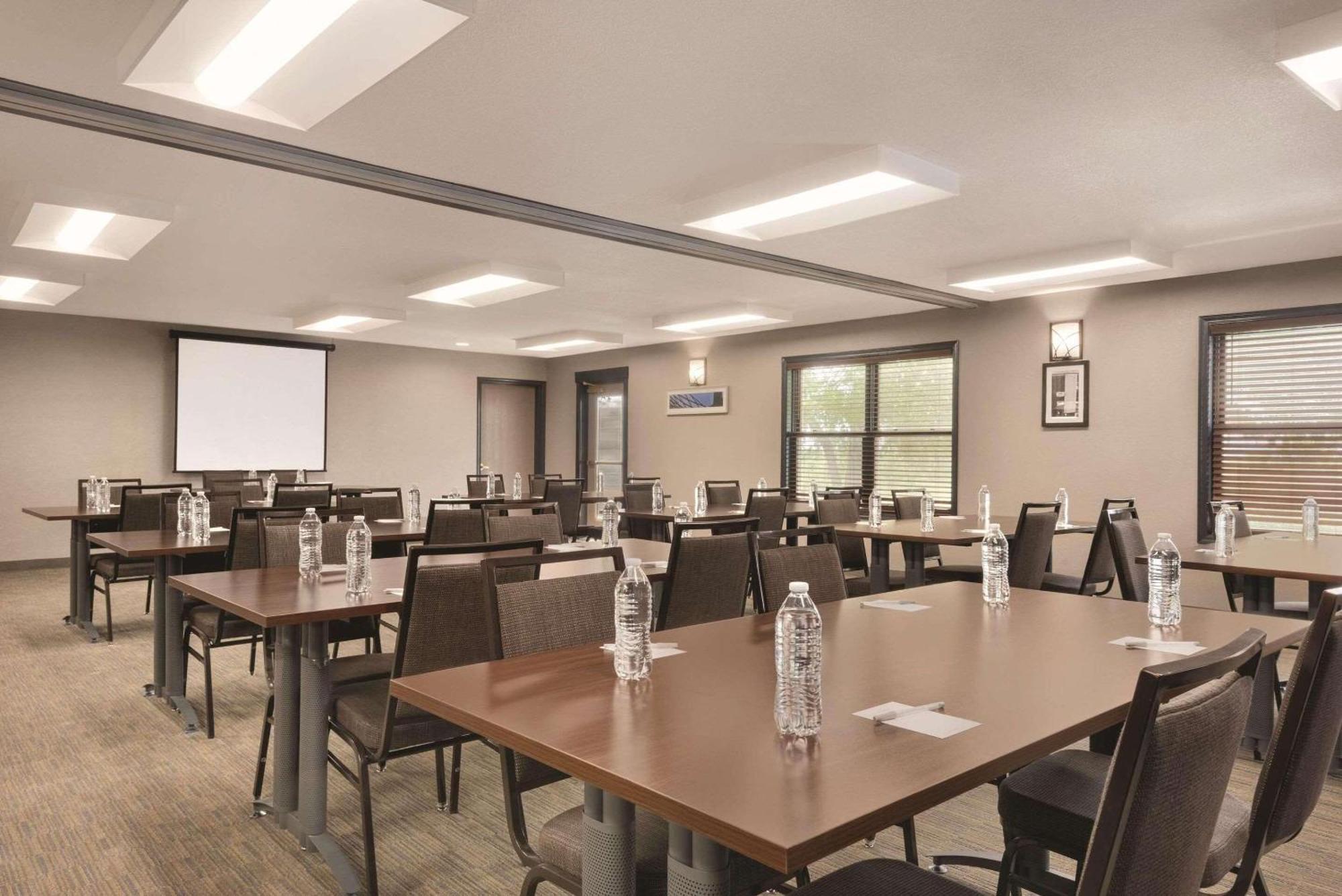 Country Inn & Suites By Radisson, Pella, Ia Екстер'єр фото