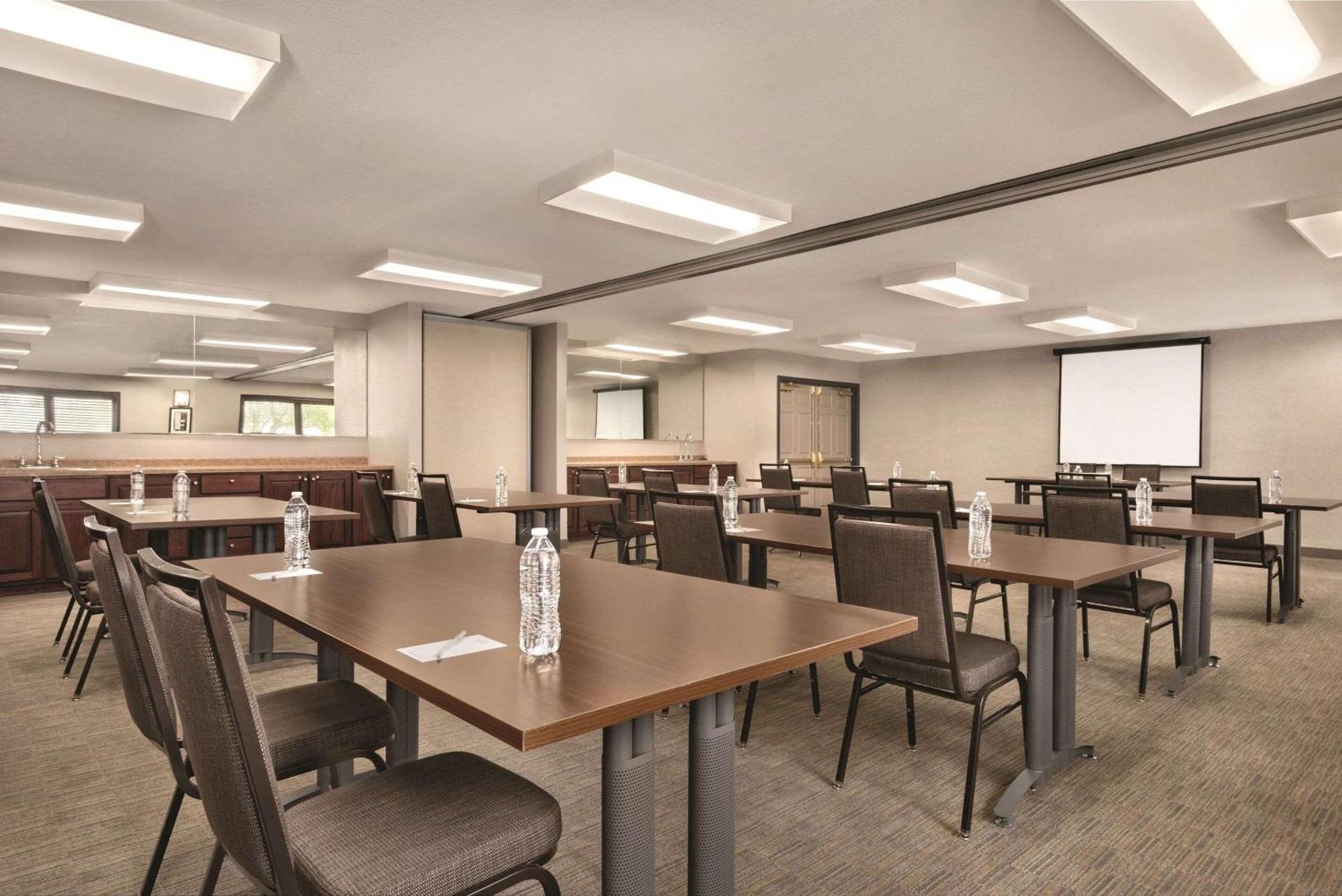Country Inn & Suites By Radisson, Pella, Ia Екстер'єр фото
